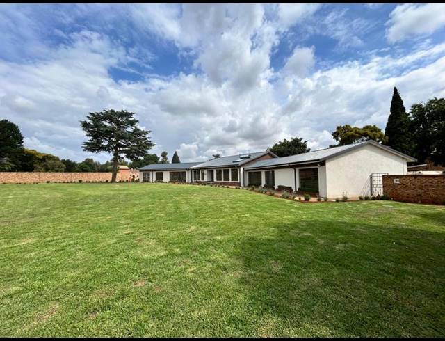 7 BEDROOM HOUSE FOR SALE IN SONNEVELD